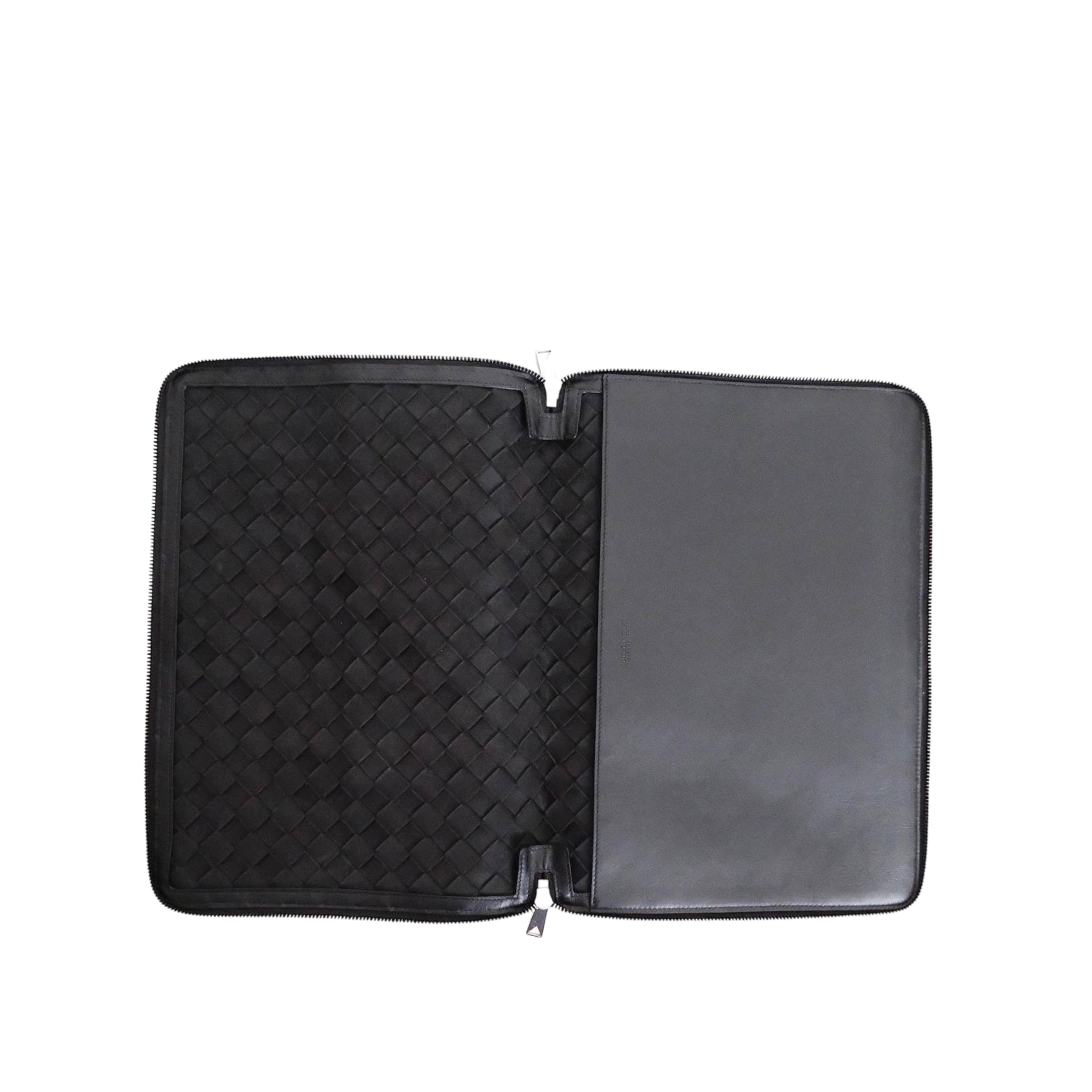 BOTTEGA VENETA - Pouch Document in Black